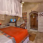 Oyku Evi Cave 3* 어굽
