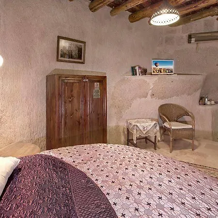 Oyku Evi Cave ウルギュップ
